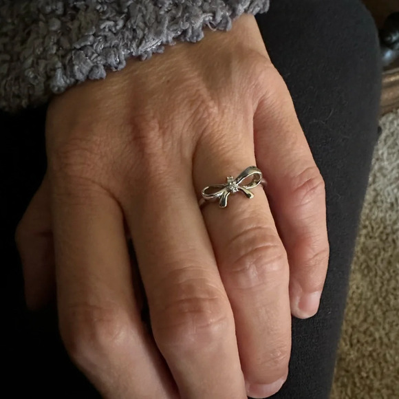 Bow Ring Diamond Accents Sterling Silver size 5 - Picture 5 of 6